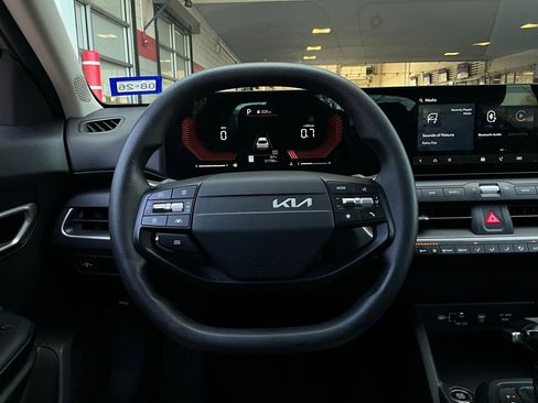 Used 2025 Kia K4 LXS image 33