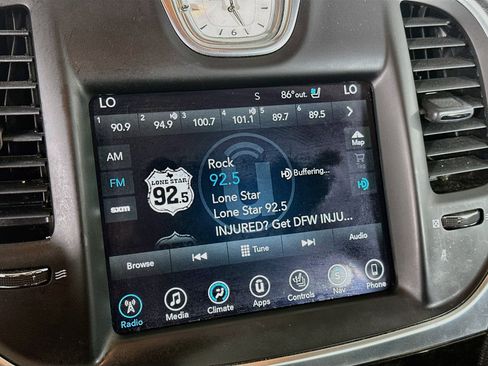 Used 2017 Chrysler 300 C RWD image 21