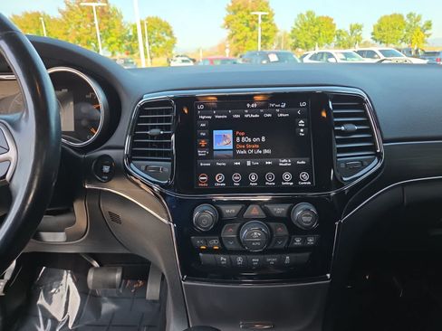 Used 2020 Jeep Grand Cherokee Limited w/ Luxury Group II AWD/4WD image 24