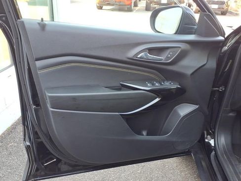 Used 2024 Chevrolet Trax LT FWD image 9