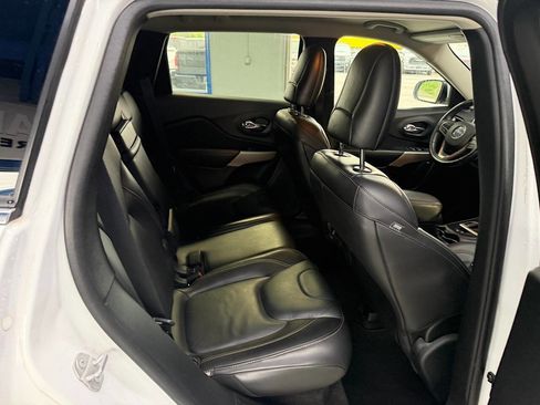 Used 2017 Jeep Cherokee Limited FWD image 18