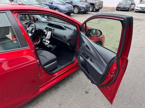Used 2017 Toyota Prius Two image 44