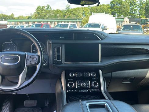 Used 2021 GMC Yukon XL Denali w/ Denali Premium Package AWD/4WD image 16