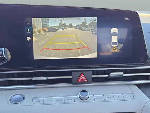 Used 2023 Hyundai Elantra Limited image 23