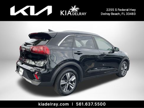 Certified 2022 Kia Niro EX image 3