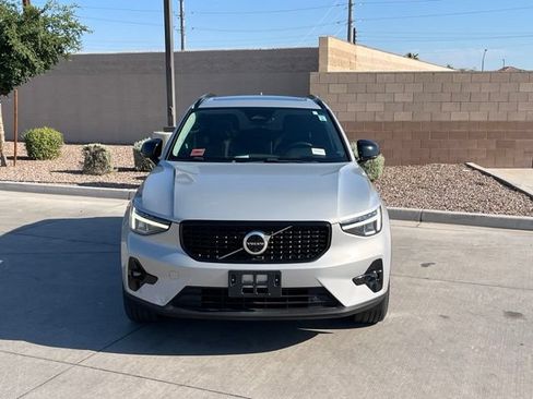Used 2023 Volvo XC40 B5 Plus w/ Climate Package AWD/4WD image 4