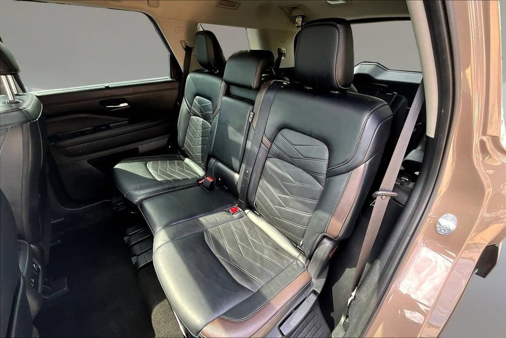 Used 2023 Nissan Pathfinder Platinum w/ Cargo Package AWD/4WD image 19