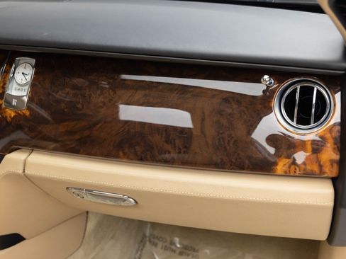 Used 2010 Rolls-Royce Ghost RWD image 32