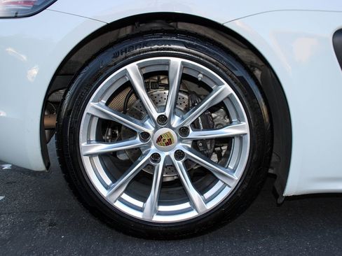 Used 2018 Porsche 718 Boxster RWD image 35