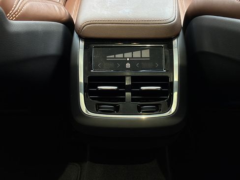 Used 2024 Volvo XC60 B5 Ultimate AWD/4WD image 17