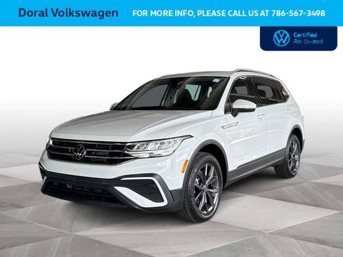Certified 2022 Volkswagen Tiguan SE image 1