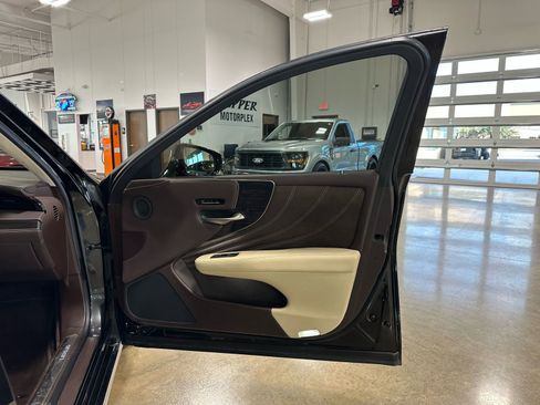 Used 2020 Lexus LS 500 w/ Interior Upgrade Package image 38