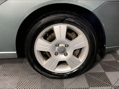Used 2005 Ford Focus ZX4 Sedan FWD image 10