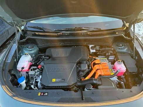 Used 2023 Kia Niro SX Touring image 9