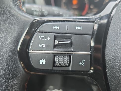 Used 2025 Honda Pilot TrailSport image 17