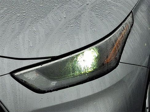 Used 2024 Toyota Highlander LE image 9