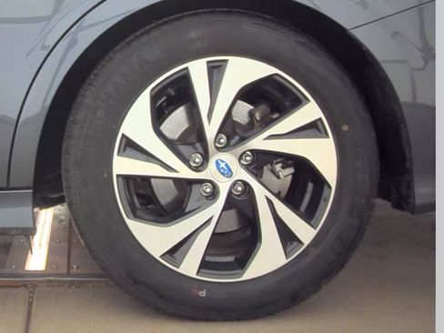 Used 2025 Subaru Legacy Premium image 12