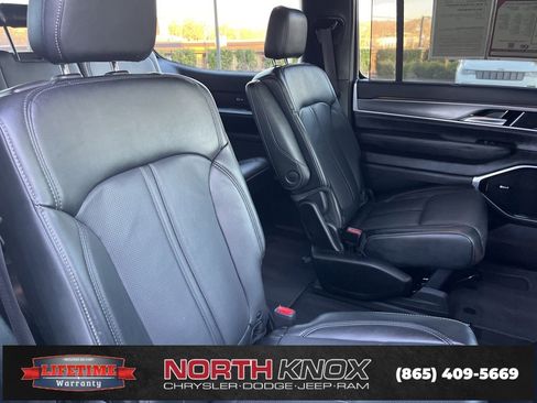 Used 2025 Jeep Wagoneer Series III w/ Premium Group I image 25