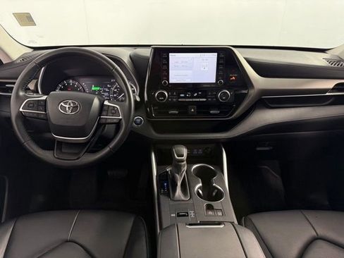 Used 2022 Toyota Highlander XLE image 25