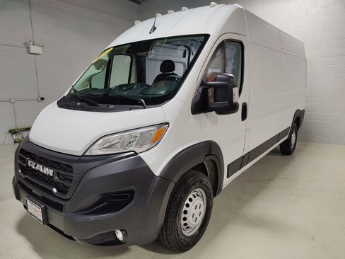 Used 2025 RAM ProMaster 2500 w/ Convenience Group FWD image 17