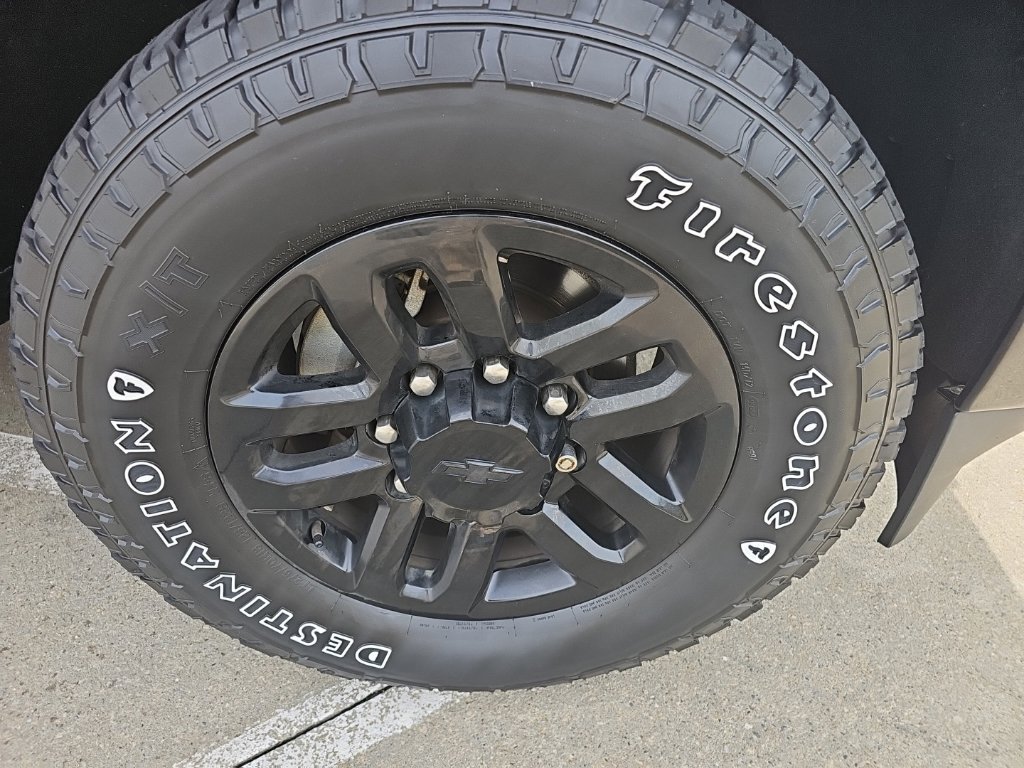 Used 2018 Chevrolet Silverado 2500 LT w/ Midnight Edition AWD/4WD image 3