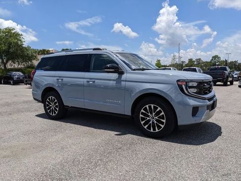 Used 2025 Ford Expedition Platinum AWD/4WD image 2