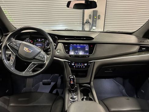 Certified 2022 Cadillac XT5 Premium Luxury FWD image 12