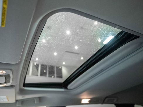 Used 2025 Toyota Sienna XLE image 17