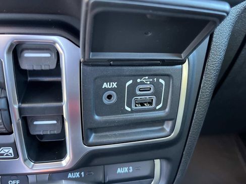 New 2025 Jeep Gladiator Mojave image 24