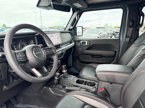 Used 2025 Jeep Wrangler Unlimited Rubicon AWD/4WD image 10