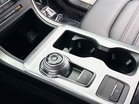 Used 2022 Ford Edge SEL w/ Convenience Package image 11