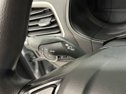 Used 2024 Ford Edge SE image 16