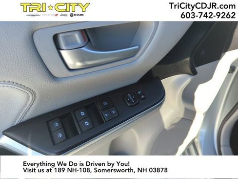 Used 2017 Toyota Camry XLE image 13