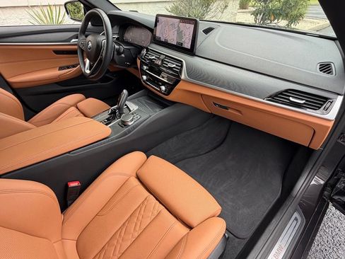 Used 2023 BMW 530i w/ Convenience Package RWD image 31