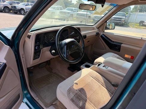 Used 1992 Ford Explorer XLT AWD/4WD image 10
