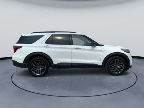 Used 2025 Ford Explorer ST-Line w/ ST-Line Street Pack AWD/4WD image 4