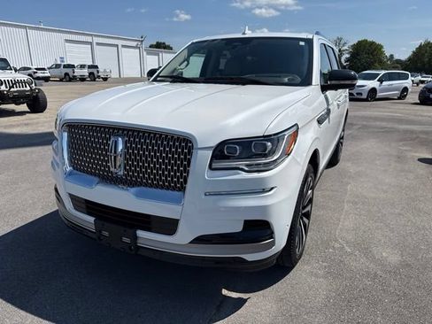Used 2023 Lincoln Navigator Reserve AWD/4WD image 3