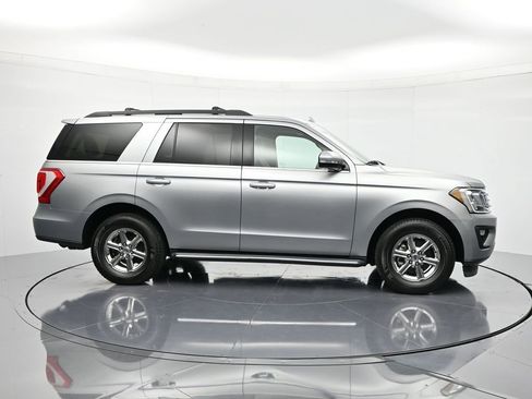 Used 2021 Ford Expedition XLT image 5