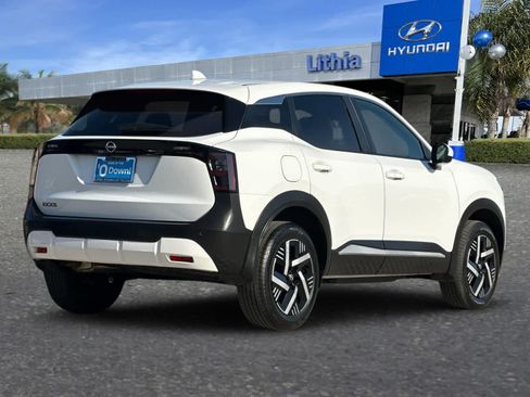 Used 2025 Nissan Kicks SV FWD image 3