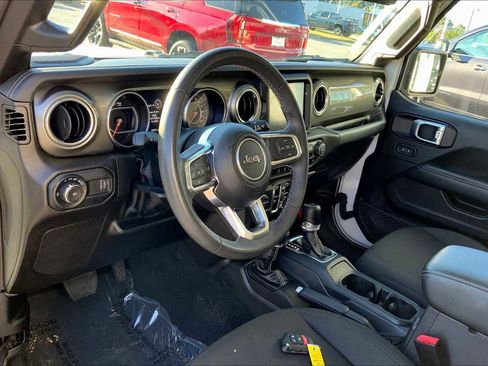 Used 2023 Jeep Wrangler Sahara image 16