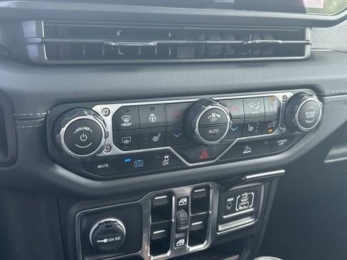 Certified 2025 Jeep Wrangler Unlimited Sahara AWD/4WD image 34