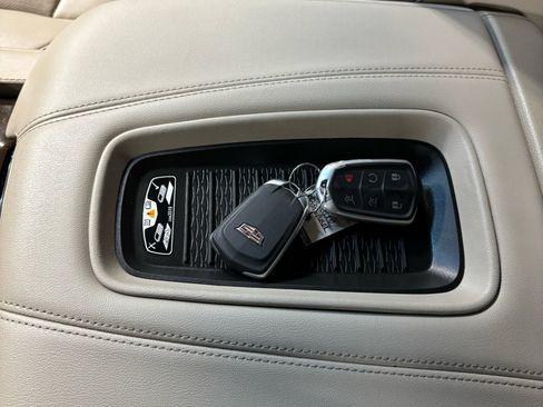 Used 2020 Cadillac Escalade Premium Luxury image 31