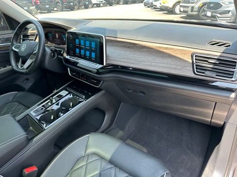 Used 2024 Volkswagen Atlas SEL Premium R-Line image 11