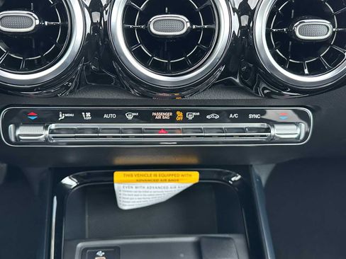 Used 2026 Mercedes-Benz GLB 250 4MATIC image 28