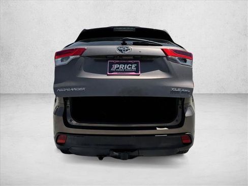 Used 2018 Toyota Highlander XLE AWD/4WD image 7