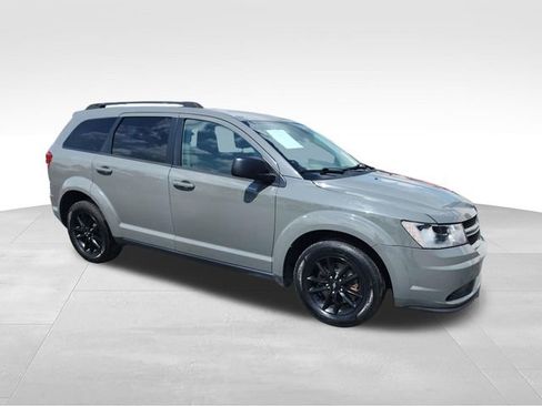 Used 2020 Dodge Journey SE w/ Blacktop Package FWD image 15