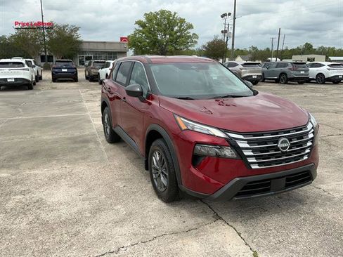 Used 2025 Nissan Rogue S image 1