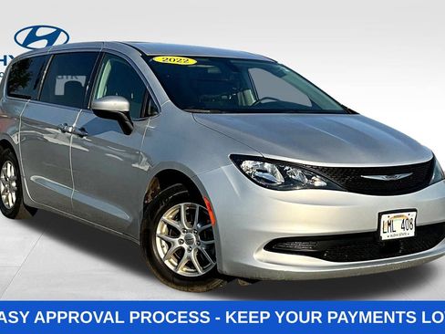 Used 2022 Chrysler Voyager LX FWD image 3