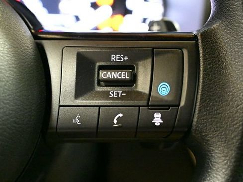 Used 2023 Nissan Rogue SV AWD/4WD image 32