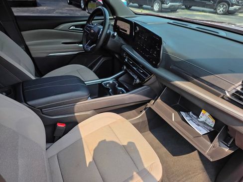 Used 2026 Chevrolet Traverse LT w/ Driver Confidence Package FWD image 42